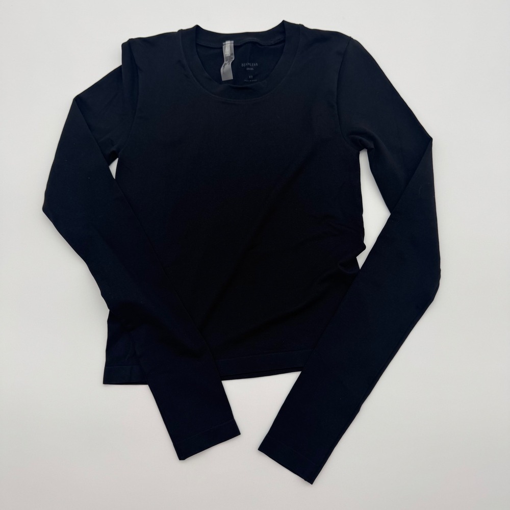 Aritzia Seamless Long Sleeve Crew Neck Top Black XS Solid
